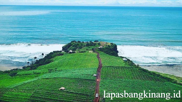 Pantai Puncak Guha: Surga Tersembunyi di Garut Selatan